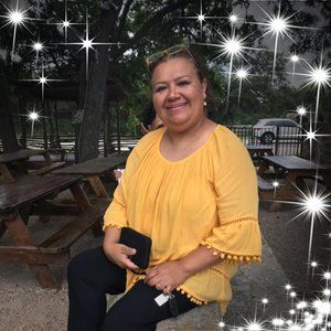 Meet your Posher, Claudia